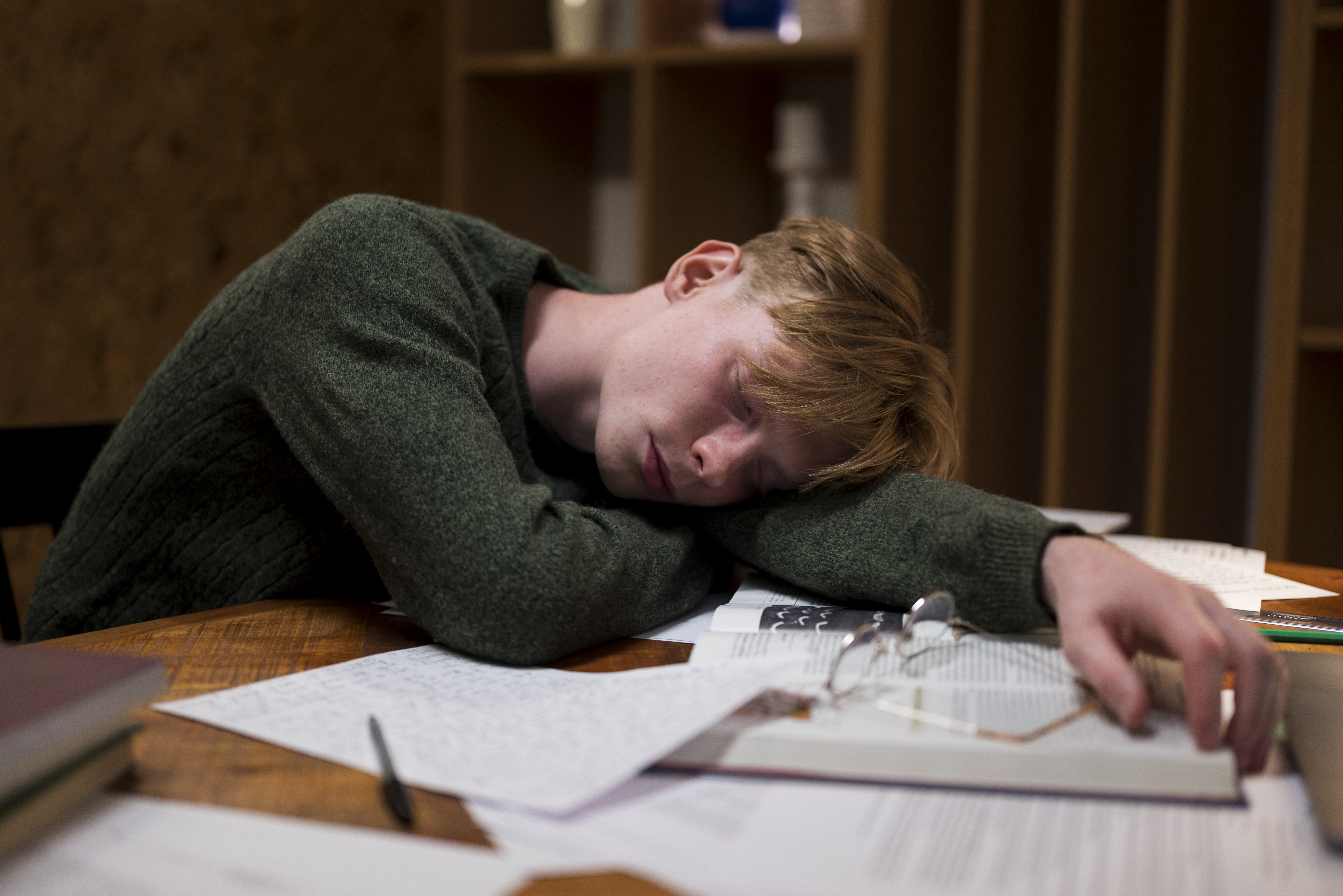 How To Deal With A Teenager Not Interested In Studying (8 Proven Methods)