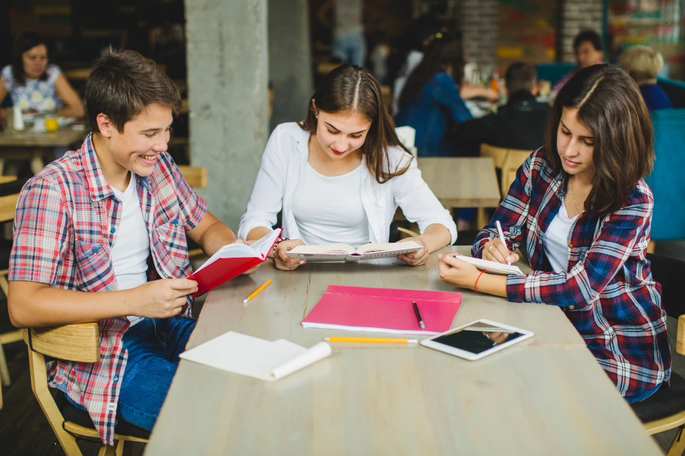 University Students! Here’s 7 Reasons Why You Should Become A Tutor & Get Into Online Tutoring Right Now