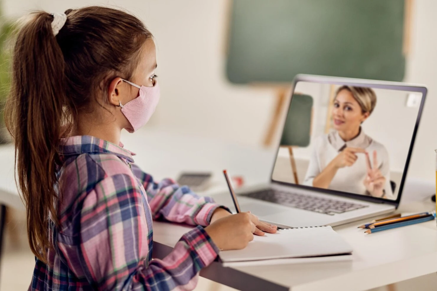 The Benefits of Working With GCSE Biology Tutors Online Before Exams